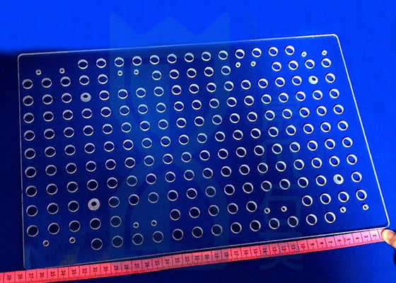 カスタマイズされた正方形はレーザーの訓練の精密ガラス機械化の明確な水晶ガラス板を形づける
