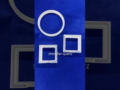 穴が付いている透明な水晶ガラス板をあける半導体レーザー