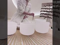 究極のリラクゼーションのために、変容空間の癒しのサウンドクリスタルシンギング製品をご紹介します