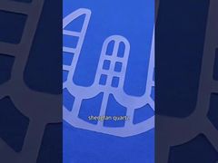 半導体デモ用の正方形の熱安定性石英ガラス プレートを表示します。